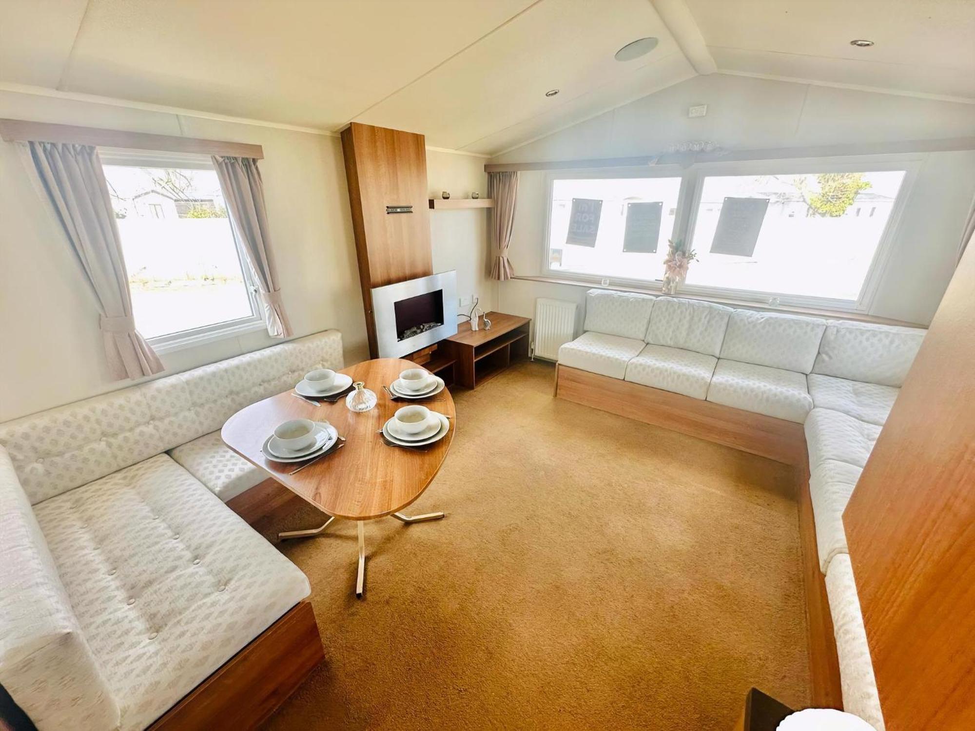 Great 8 Berth Caravan For Hire At Seawick Holiday Park In Essex Ref 27227Sw Clacton-on-Sea Esterno foto